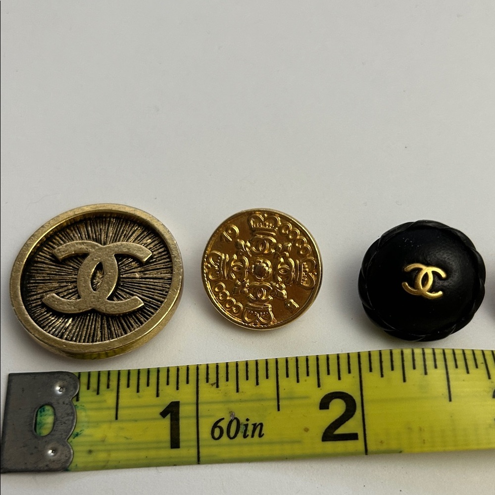 Vintage CHANEL Black and Gold Button Collection lot of 5 
) - Picture 3 of 6